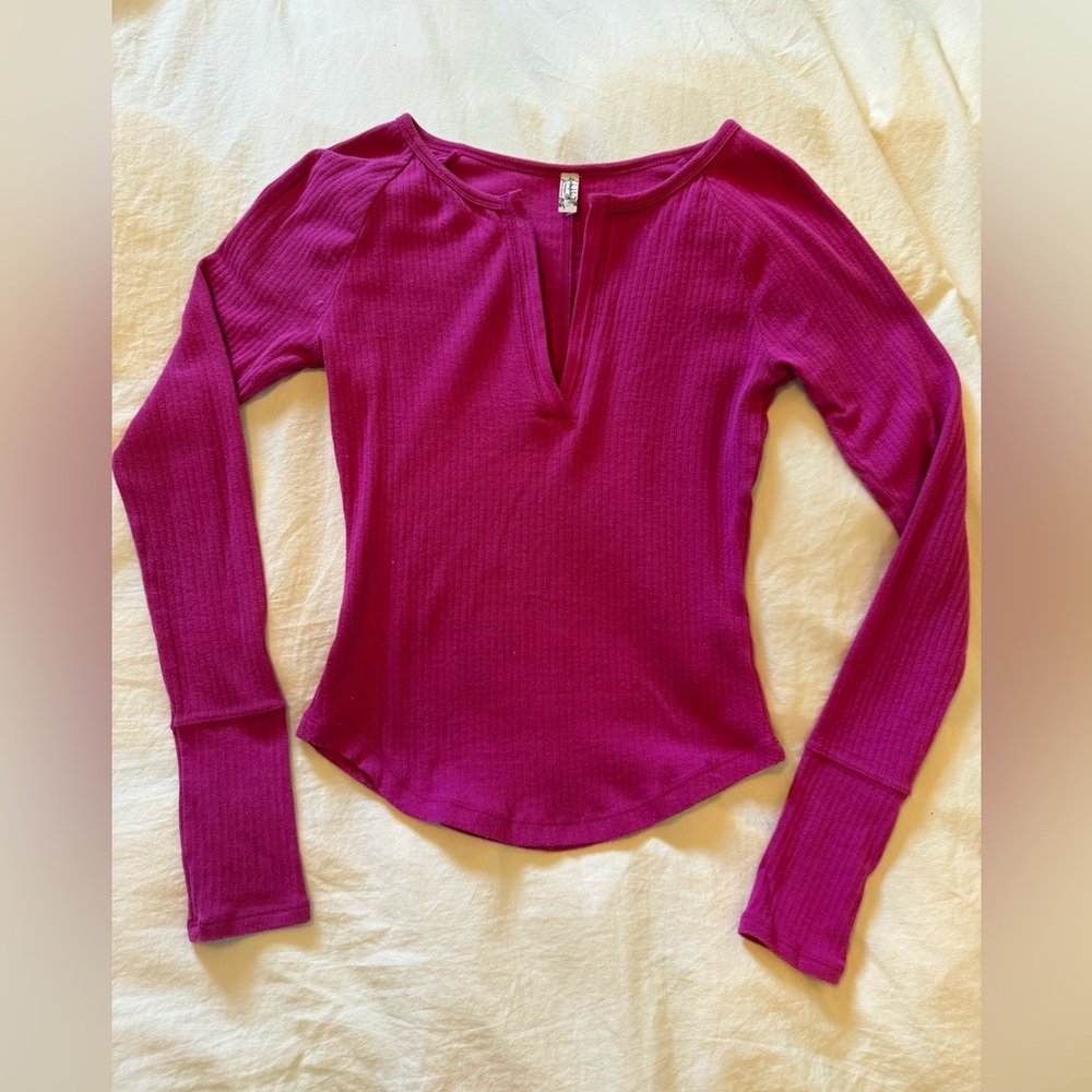 Free people Ribbed Long Sleeve V-Notch Top in Fuchsia